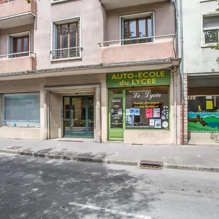 Modern 1br With Terrace And A Breathtaking View In Annecy