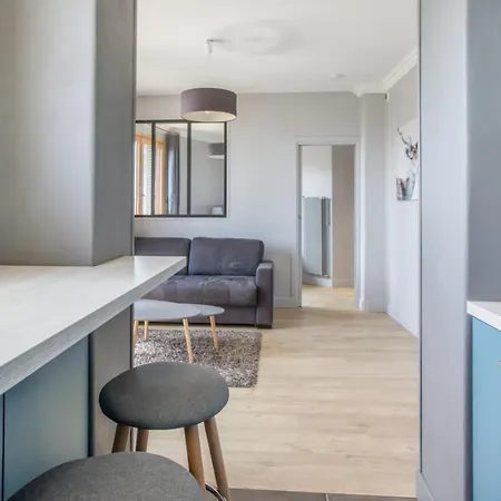 Apartment Modern 1br With Terrace And A Breathtaking View In *